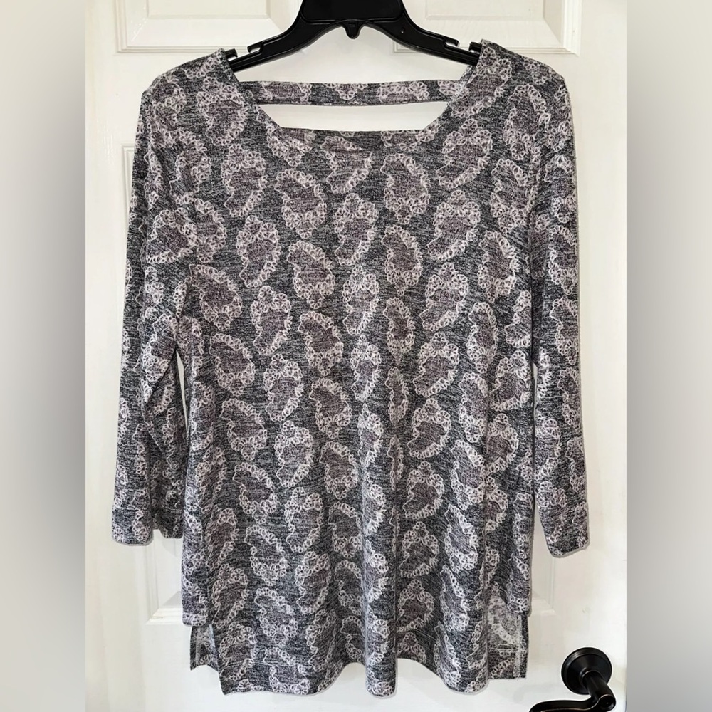 Bobeau Women's XL 3/4 Sleeve Top Back Cutout Detail Navy Paisley NEW